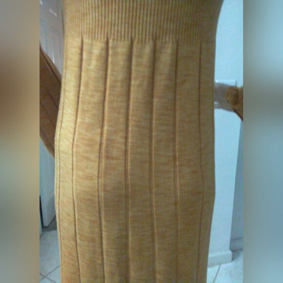 BNWOT MAXI SWEATER DRESS SZ. SM BY ELIZABETH & JAMES 100% WOOL GOLDEN COLOR LUX - Picture 9 of 13